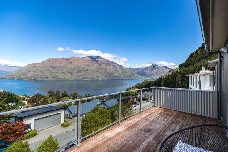 Photo of property in 59 Dart Place, Fernhill, Queenstown, 9300