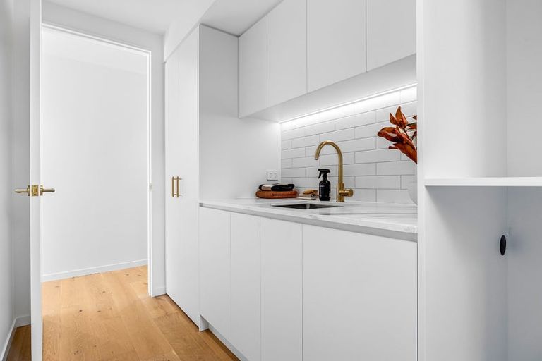 Photo of property in 2/17 Hewitts Road, Merivale, Christchurch, 8014