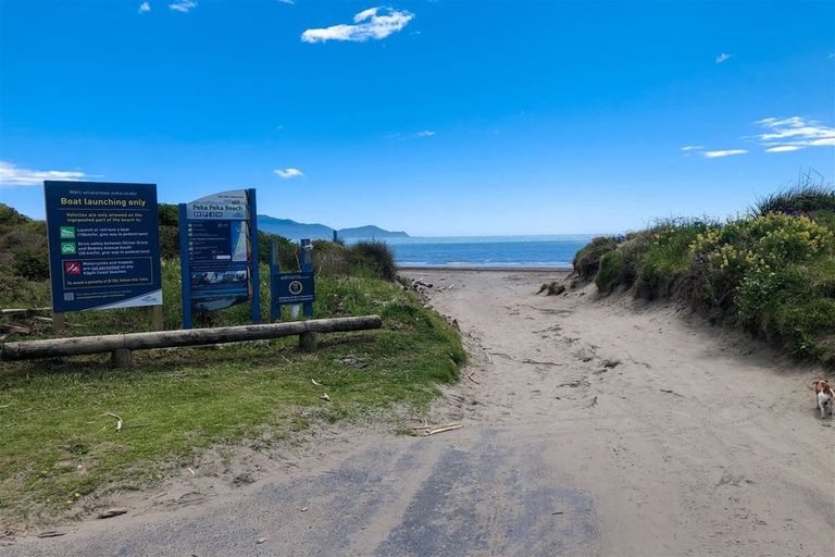 Photo of property in 8 Arapipi Way, Peka Peka, Waikanae, 5391