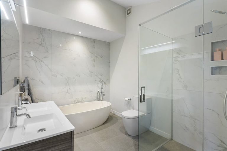 Photo of property in 12 Hyde Road, Rothesay Bay, Auckland, 0630