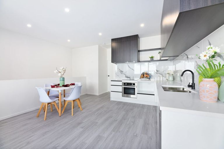 Photo of property in 17e Ranch Avenue, Beach Haven, Auckland, 0626