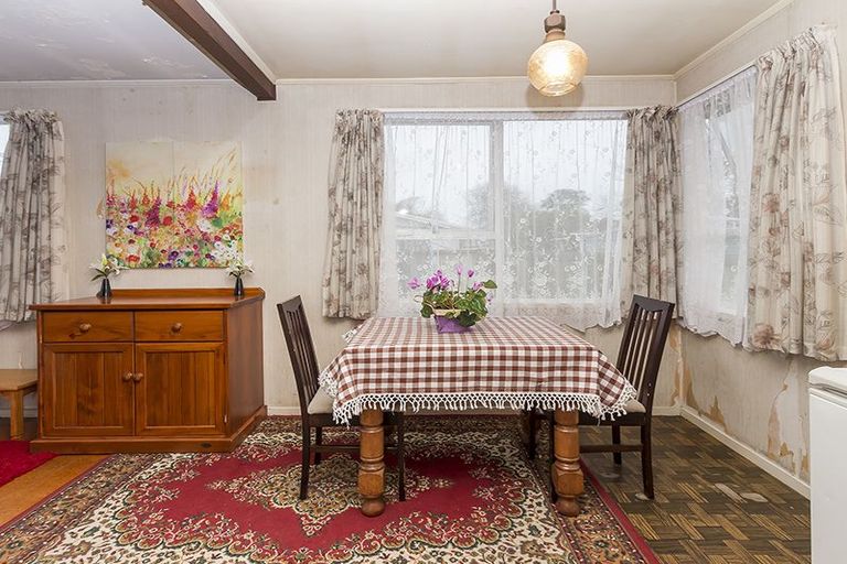 Photo of property in 16 Darren Crescent, Half Moon Bay, Auckland, 2012