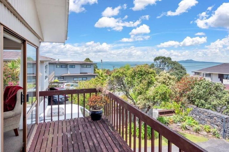 Photo of property in 32 Hyde Road, Rothesay Bay, Auckland, 0630