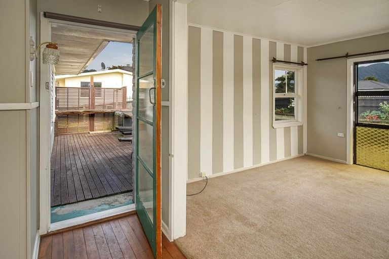 Photo of property in 22 Hampden Street, Murchison, 7007