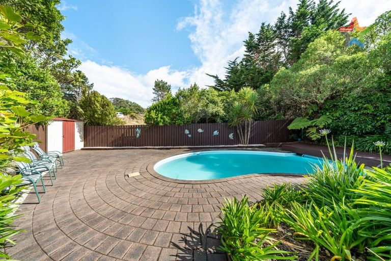Photo of property in 18 Crestview Grove, Belmont, Lower Hutt, 5010