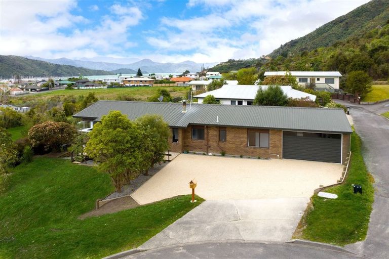 Photo of property in 12 Rimu Terrace, Waikawa, Picton, 7220