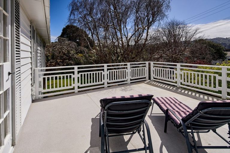 Photo of property in 2 Hautana Square, Woburn, Lower Hutt, 5010