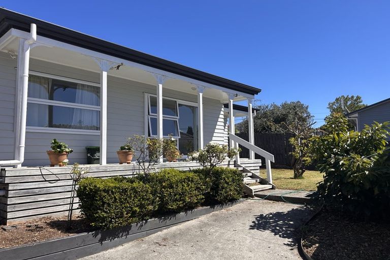 Photo of property in 3 Cornwall Street, Te Atatu South, Auckland, 0610
