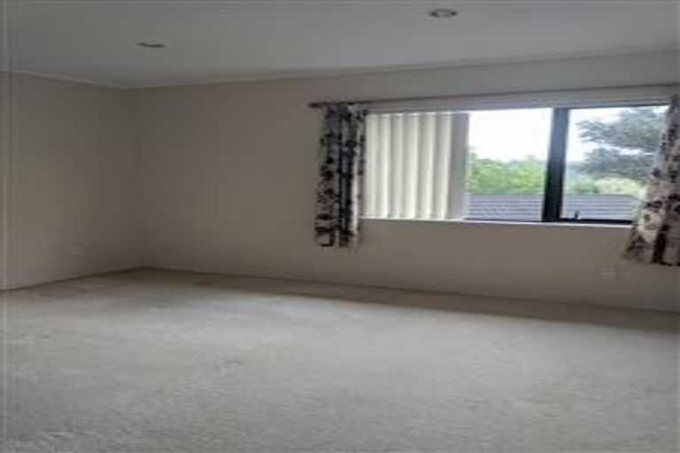 Photo of property in 2/41 Radiata Lane, Chatswood, Auckland, 0626