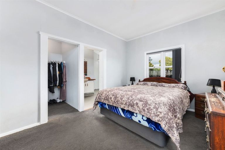 Photo of property in 39 Titirangi Road, New Lynn, Auckland, 0600