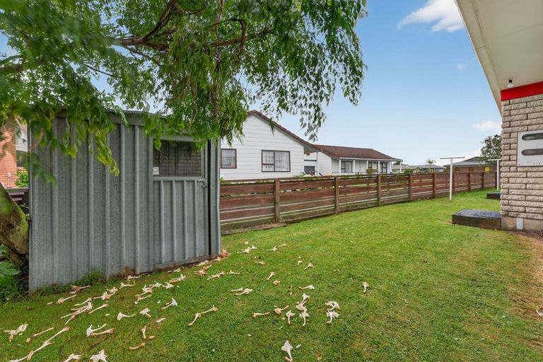 Photo of property in 41 Edgewater Parade, Waiuku, 2123