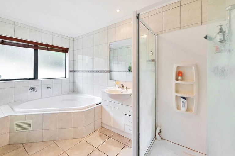 Photo of property in 10 Chelmsley Avenue, Henderson, Auckland, 0612