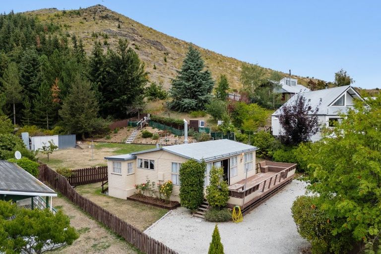 Photo of property in 32 Black Peak Road, Omarama, 9412
