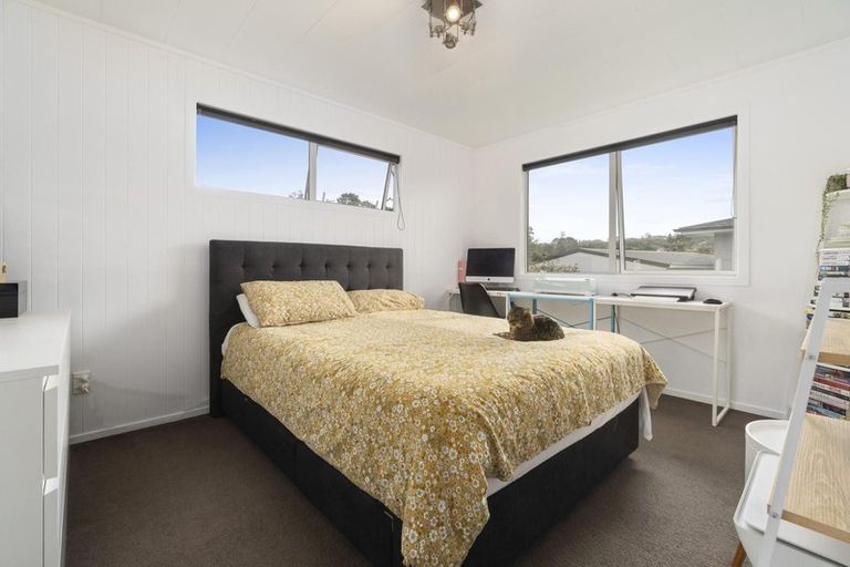 Photo of property in 32 Allington Road, Massey, Auckland, 0614