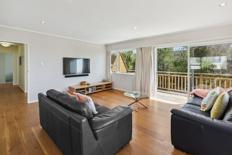Photo of property in 767 East Coast Road, Northcross, Auckland, 0630