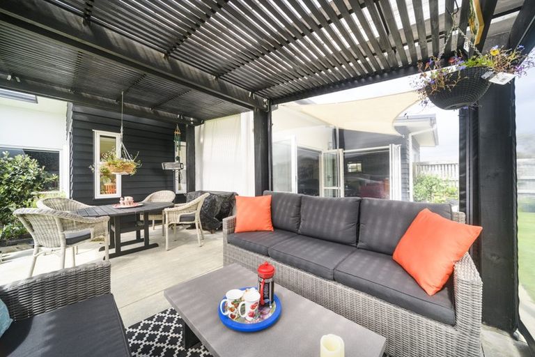 Photo of property in 20 Lorenzo Place, Kelvin Grove, Palmerston North, 4414
