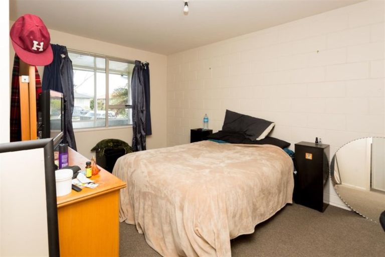 Photo of property in 2/7 Fenmere Place, Burwood, Christchurch, 8083