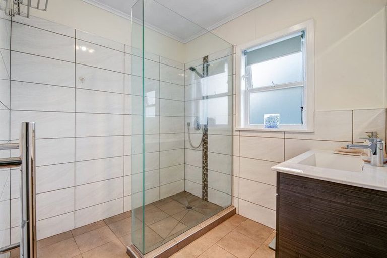 Photo of property in 1/73 Chivalry Road, Glenfield, Auckland, 0629
