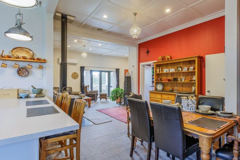 Photo of property in 100 Cole Street, Dannevirke, 4930