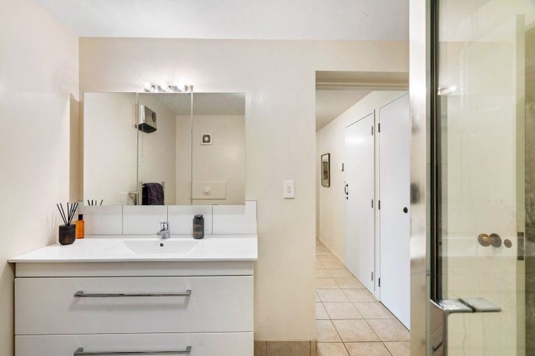 Photo of property in 12 Shortland Place, Havelock North, 4130