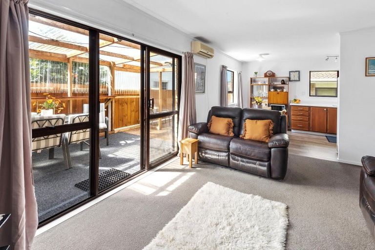 Photo of property in 11 Third Avenue, Avenues, Whangarei, 0110