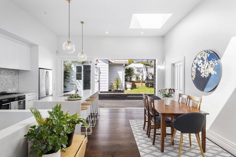 Photo of property in 15 Abbotsford Terrace, Devonport, Auckland, 0624