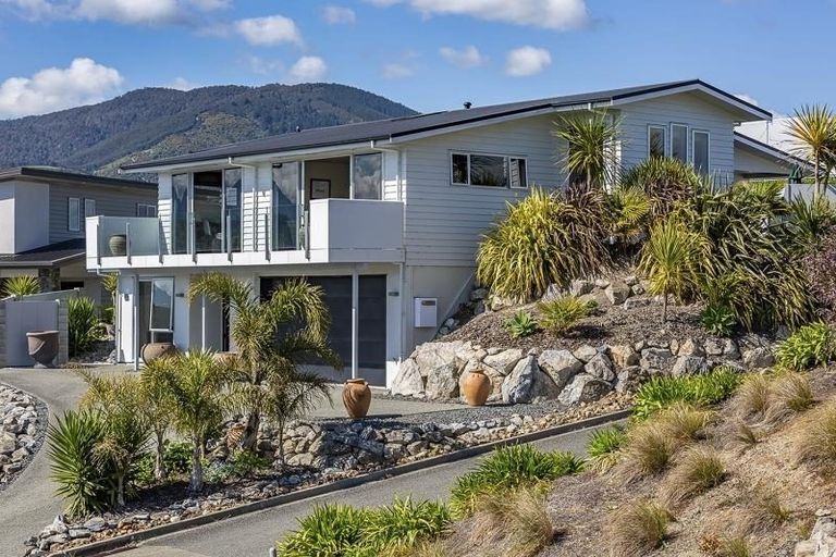 Photo of property in 18 Istana Place, Britannia Heights, Nelson, 7010