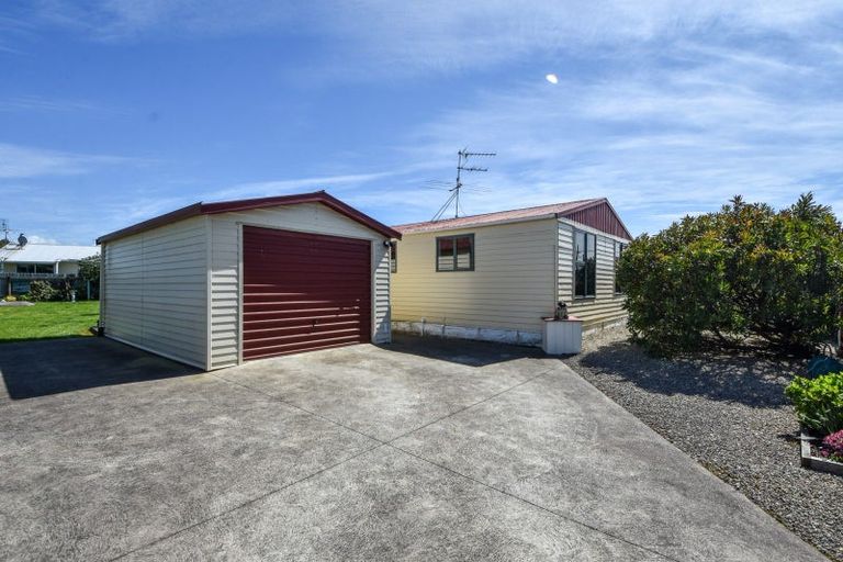 Photo of property in 6 Kupe Drive, Carterton, 5713