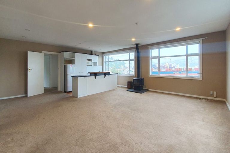 Photo of property in 2 Hawkhurst Road, Lyttelton, 8082