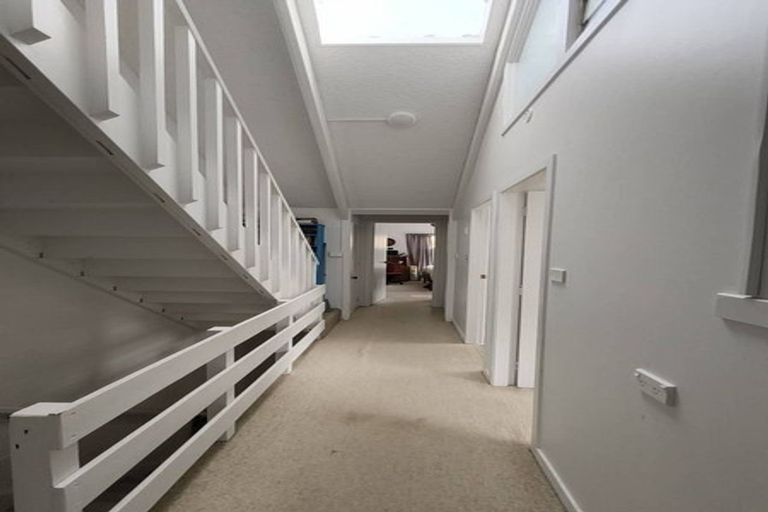 Photo of property in 1 Kim Street, Khandallah, Wellington, 6035