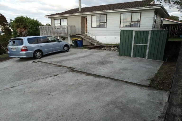Photo of property in 28 Beauchamp Drive, Massey, Auckland, 0614