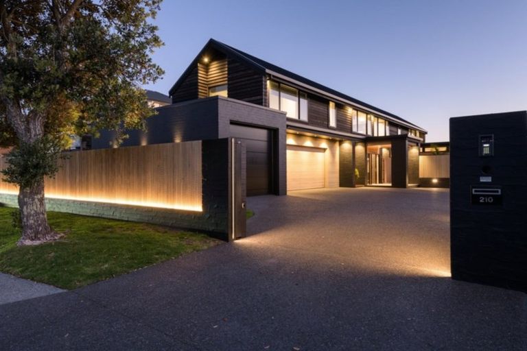 Photo of property in 210 Oceanbeach Road, Mount Maunganui, 3116