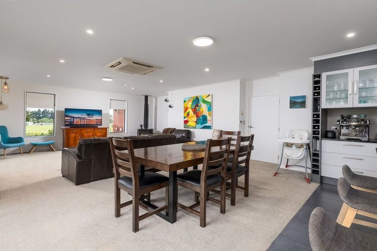 Photo of property in 55 Timaru Road, Waimate, 7924