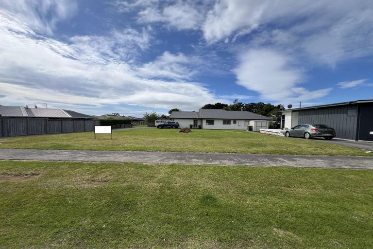 Photo of property in 1/1a Armstrong Avenue, Waitara, 4320