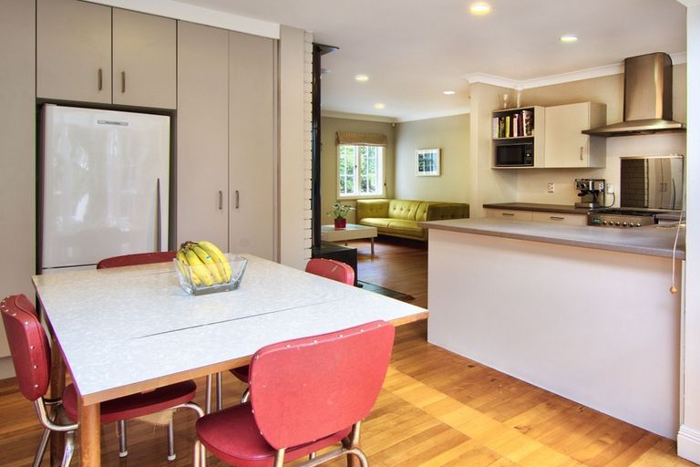 Photo of property in 199 Scenic Drive, Titirangi, Auckland, 0604