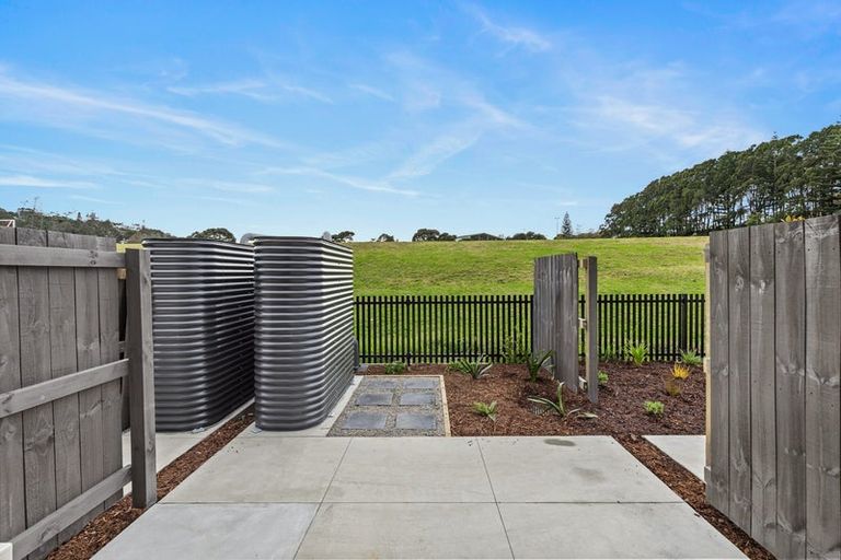 Photo of property in 19 Taiko Lane, Glenfield, 0629