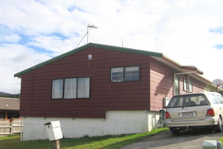 Photo of property in 4 Murchison Street, Island Bay, Wellington, 6023