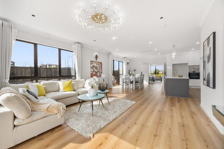 Photo of property in 35 Park Green Avenue, Rosehill, Papakura, 2113