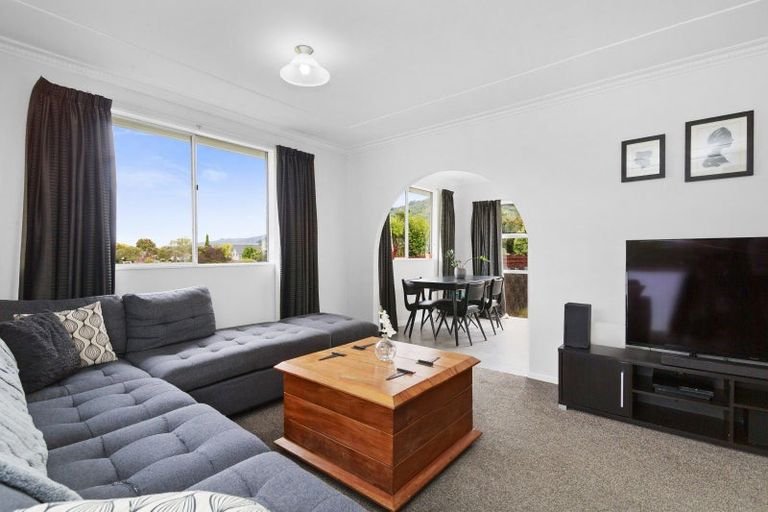 Photo of property in 18 Omaha Grove, Totara Park, Upper Hutt, 5018