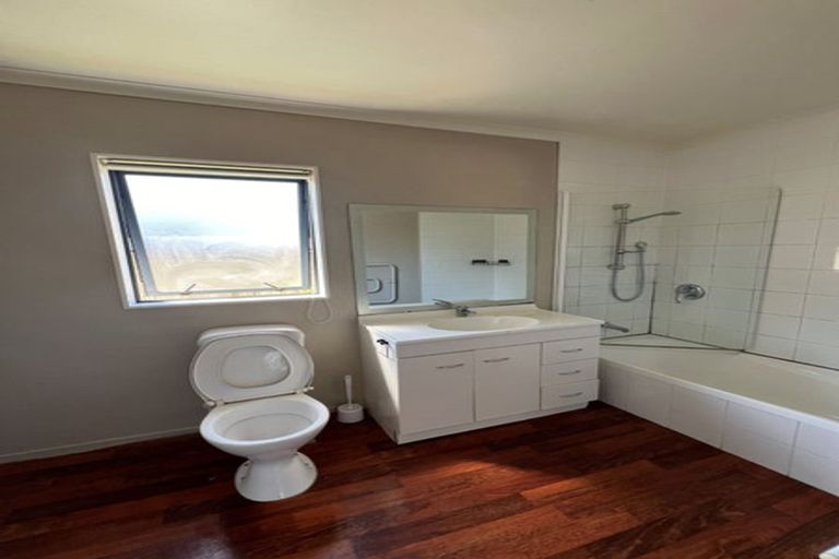 Photo of property in 5 Sherwood Avenue, Te Atatu South, Auckland, 0610