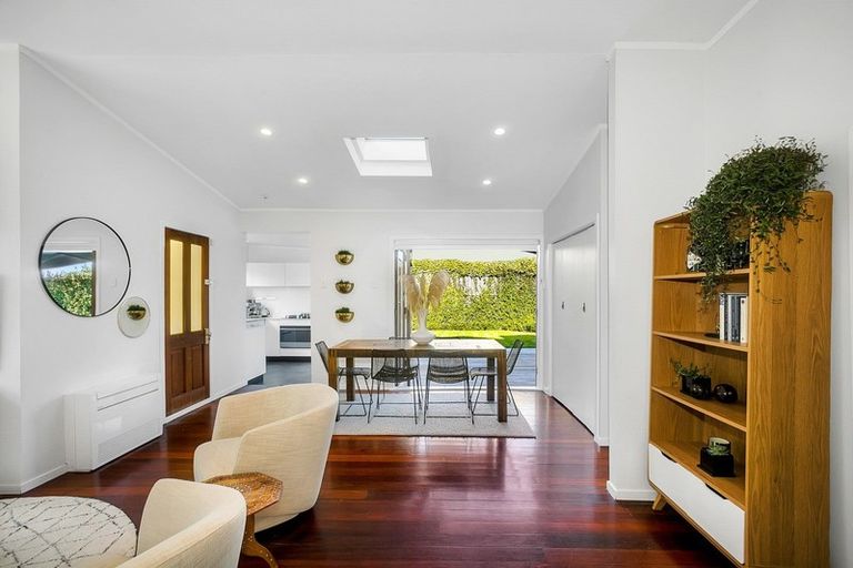 Photo of property in 22 Wright Road, Point Chevalier, Auckland, 1022