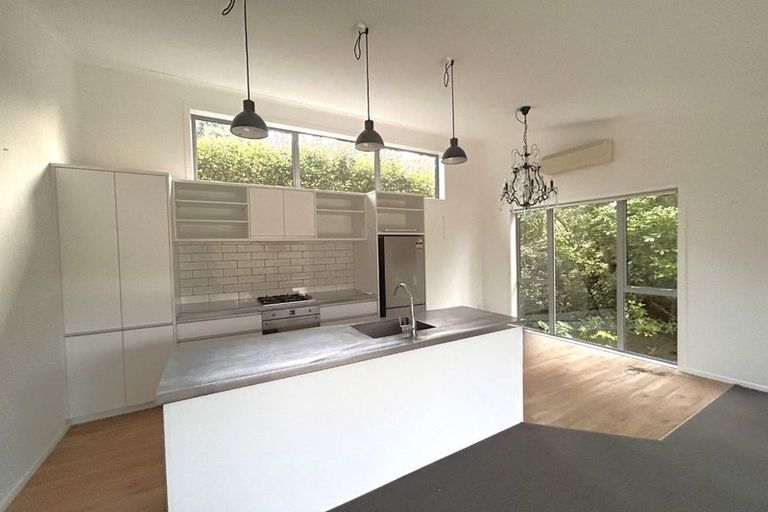 Photo of property in 16a Springdale Grove, Fitzherbert, Palmerston North, 4410