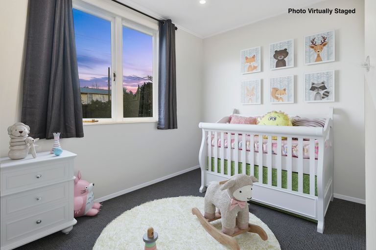 Photo of property in 10 Cobham Crescent, Kelston, Auckland, 0602