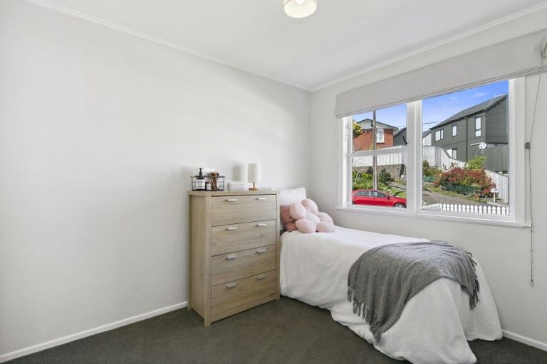 Photo of property in 5 Oswald Crescent, Paparangi, Wellington, 6037