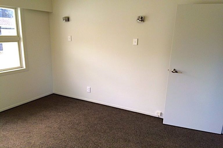 Photo of property in 9 Seaview Road, Castor Bay, Auckland, 0620