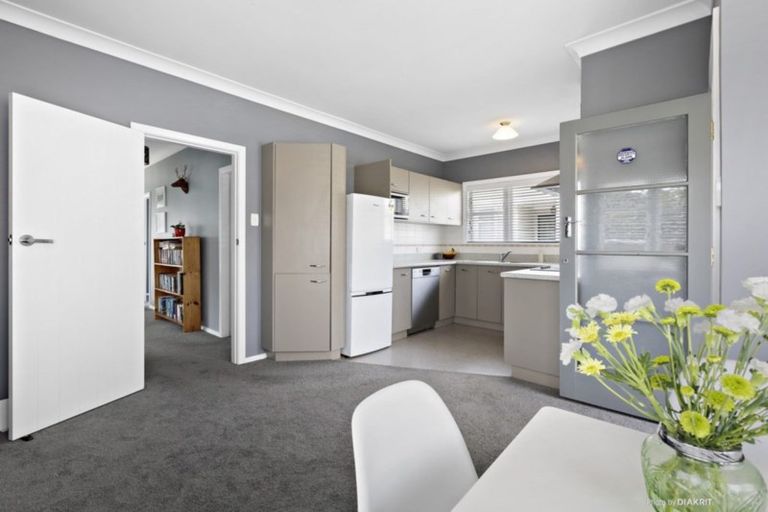 Photo of property in 11 Pinkerton Grove, Newlands, Wellington, 6037