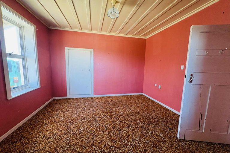 Photo of property in 2 Westbourne Terrace, Castlecliff, Whanganui, 4501