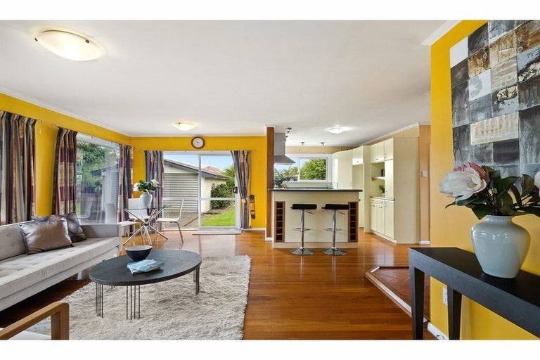 Photo of property in 11 Moreland Avenue, Papanui, Christchurch, 8053