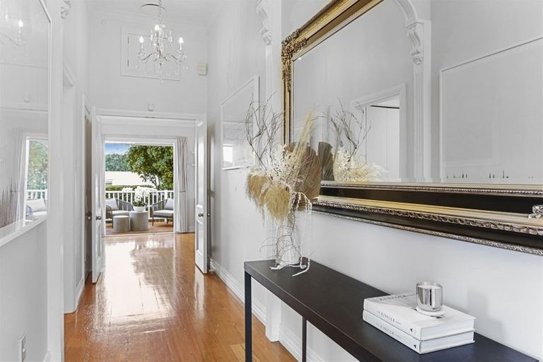 Photo of property in 26 Mariposa Crescent, Birkenhead, Auckland, 0626