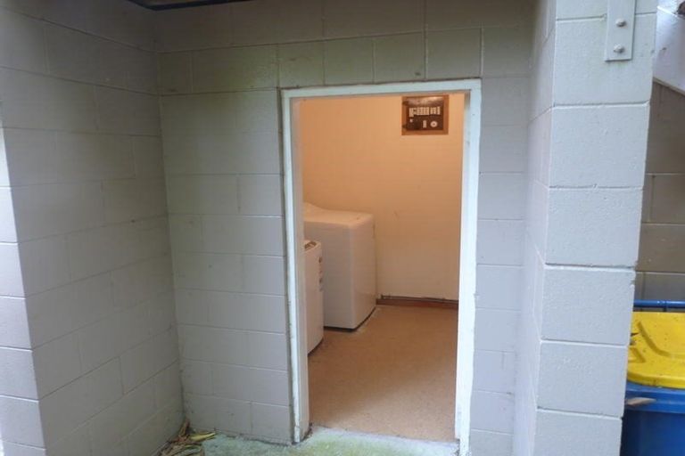 Photo of property in 1/1a Divich Avenue, Te Atatu South, Auckland, 0610